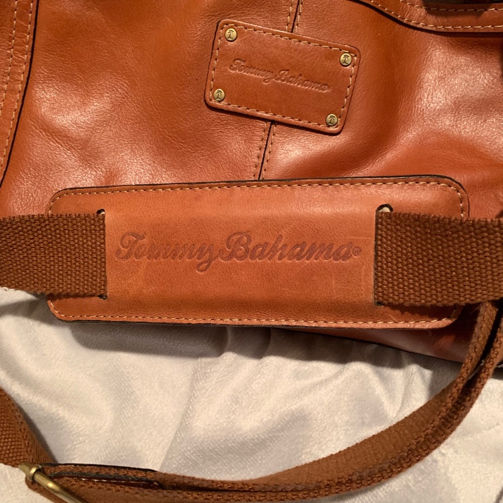 ....SOLD..... Tommy Bahama men weekender - Picture 3 of 8
